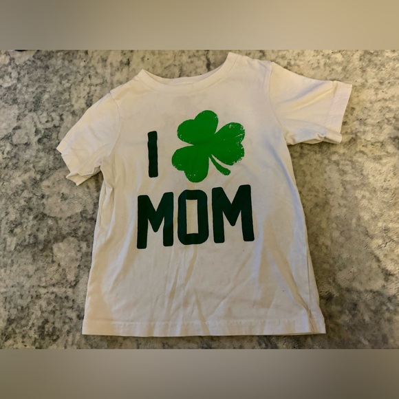 boys The Children’s Place (St. Patrick’s Day) “I love Mom” shirt - size 4T - Picture 1 of 3